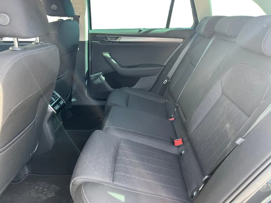 Škoda Superb Combi 1.4 TSI iV Business Edition Plus | Uniek lage km-stand | 360 camera | Adaptieve Cruise Control | Stoel- en stuurverwarming
