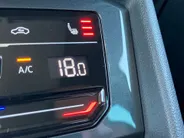 Volkswagen Tiguan 1.4TSIeHybrid/150PK R-Line Business+ · Panoramadak · Leder · Trekhaak · Camera · Apple/Android Car Play