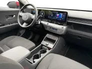 Hyundai Kona 1.6 GDI HEV Comfort Smart 19'' velgen Incl. resterend fabrieksgarantie! Zeer mooie uitvoering! ALS NIEUW!!