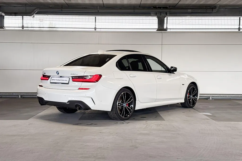 BMW 3 Serie Sedan 330e xDrive High Executive