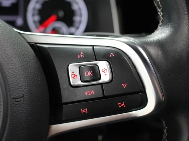 Volkswagen Polo 1.0 TSI DSG R-Line Navigatie | Stoelverwarming | Climate Control