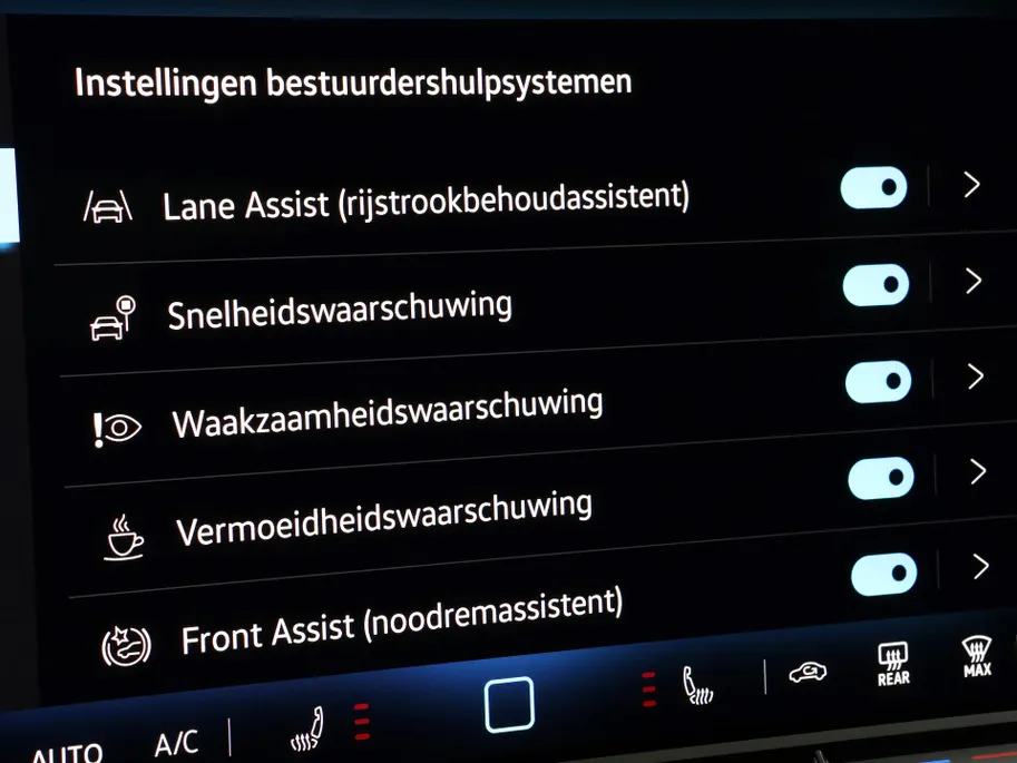 Volkswagen T-Roc Limited Edition 1.5 eTSI 116 PK 7 versn. DSG · Comfort pakket · Achteruitrijcamera · Draadloze telefoonlader · Voorraad OUTLET · Prijs is inclusief inruilpremie ·