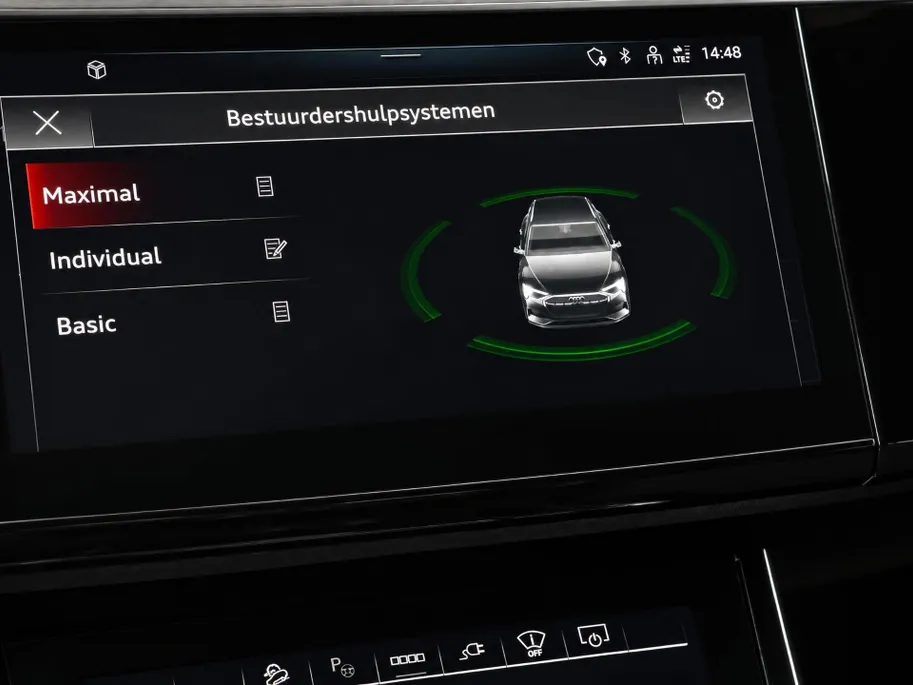 Audi e-tron 55 quattro 95 kWh 408pk S Edition · SOH 96,8% · Camera · Luchtvering · Afneembare Trekhaak · Head-Up Display · Elek. Achterklep · Stoelverwarming · 20'Velgen ·