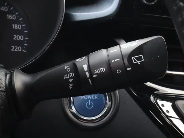Toyota C-HR 2.0 Hybrid First Edition Trekhaak | Blindspot | Stuur en stoelverwarming