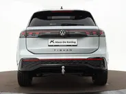Volkswagen Tiguan 1.5 eHybrid 204pk DSG R-Line Edition · Panoramadak · 360 Camera · Inklap. Trekhaak · Matrix LED · Stuur- & Stoelverwarming + Massage · Achterbank verwarmd · Garantie t/m 09-10-2030 of 100.000km