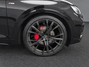 Audi Q5 55 TFSIe 367pk S edition Competition · Panoramadak · Camera · Luchtvering · Trekhaak · Leder/Alcantara · 22'LM
