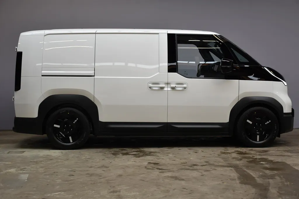 Kia PV5 Cargo 71,2 kWh 163pk L2H1 Essential