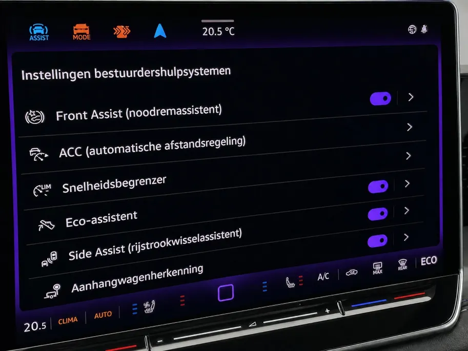 Volkswagen Tiguan 1.5eHybrid 150kW/204PK R-Line Black Style · Leder · Trekhaak · Panoramadak · 360°Camera · Garantie t/m 28-10-2030 of 100000km.