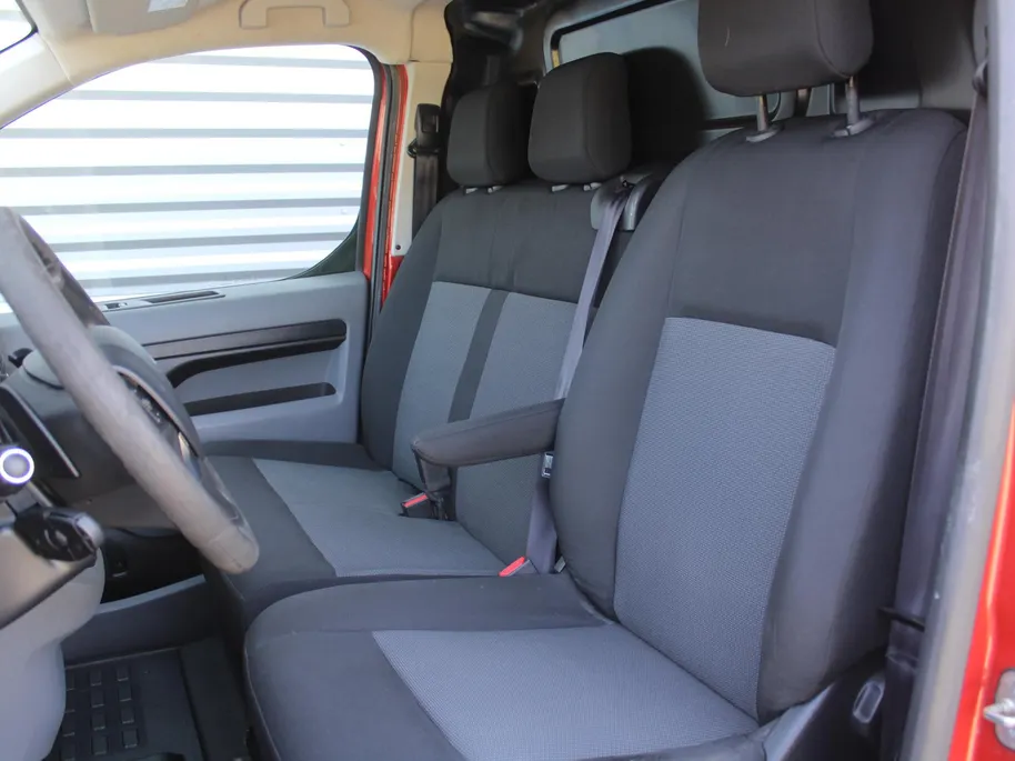 Peugeot Expert 227S 2.0 BlueHDI 180 Premium Pack | Trekhaak | Navi | Camera | Dodehoek detectie | Automaat | PDC | Airco | Cruise | Betimmerd | Betonplex vloer |