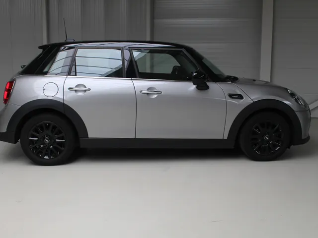 MINI 5-Deurs 1.5 Cooper Camden Edition Automaat | Navigatie | PDC | Cruise Control