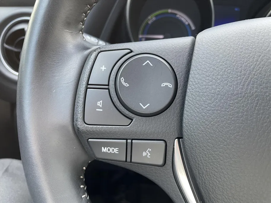 Toyota Auris 1.8 Hybrid CVT Active / Allseasonbanden / Climate en cruisecontrol! /