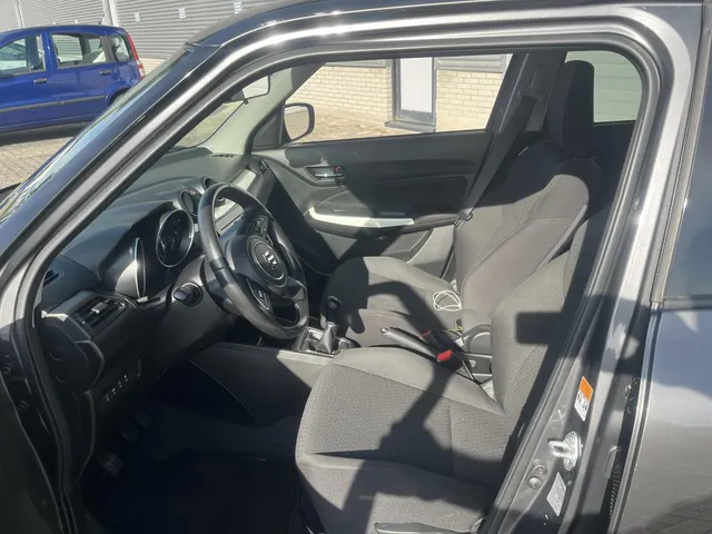 Suzuki Swift 1.0 Stijl Smart Hybrid 1e eigenaar| Dealer onderhouden| Meest Luxe uitvoering| Fabrieksgarantie tot 2028