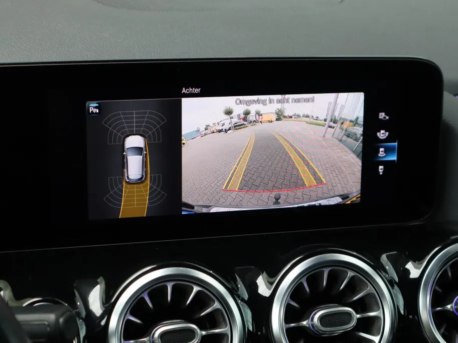 Mercedes-Benz GLA 200 Business Solution AMG l Trekhaak l Stoelverwarming l Memory