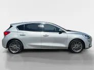 Ford Focus 1.0 EcoBoost Titanium Business | Dealer onderhouden | NL auto | Adapt. cruise control | Winter pack | Parkeersensoren voor en achter | Achteruitrijcamera | B&O audio | 17' lichtmetalen velgen | Bovag garantie |
