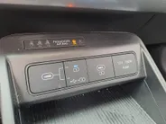 Hyundai Kona 1.6 GDI HEV Comfort Smart AUTOMAAT | Trekhaak | Stoel/Stuur verwarming | Camera | Navigatie | Adaptieve Cruise | Apple Carplay/Android Auto | Hybride