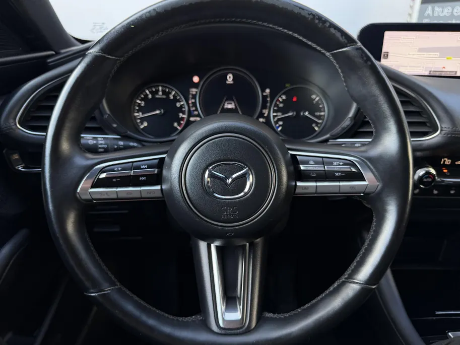 Mazda 3 2.0 e-SkyActiv-G M Hybrid 122 Comfort met Bose | Apple Carplay / Android Auto | Navigatiesysteem | Licht + Regensensor | Elektrisch Verstelbare Bestuurderstoel  | Stoel + Stuurverwarming | Parkeersensoren Voor + Achter | Camera Achter | 18'Lichtmetalen ve