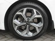 Kia Ceed 1.4 T-GDi DynamicPlusLine | 17 inch | Navi | Camera | Trekhaak | Stoel- Stuurverwarming |