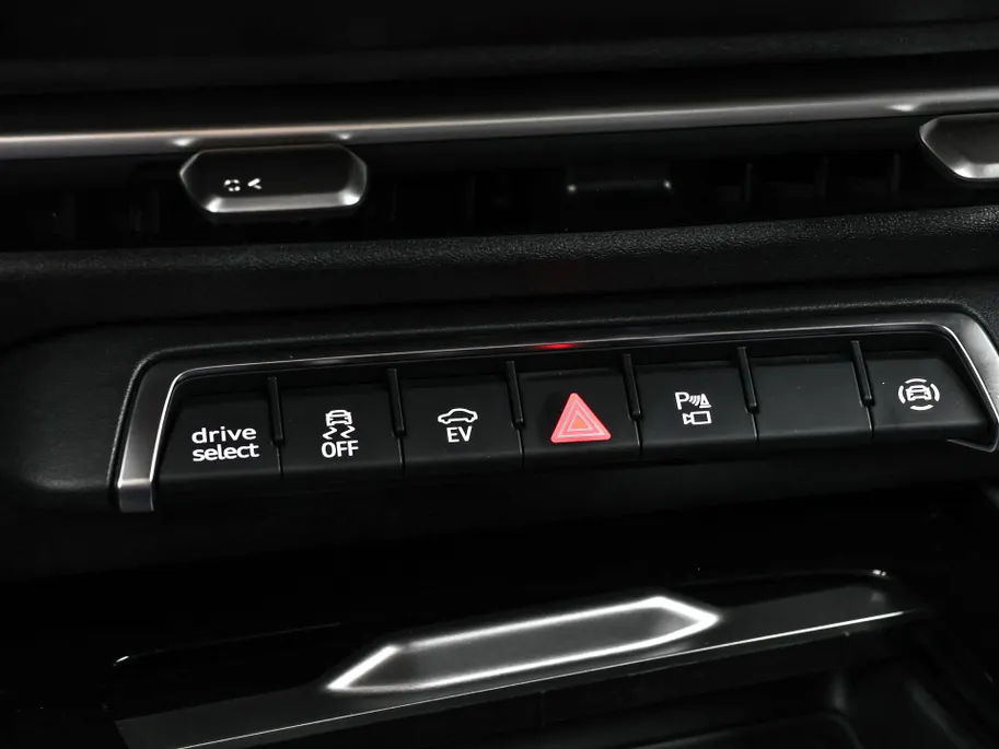 Audi Q3 1.5 200kW e-hybrid S edition 272 PK · MMI Experience pro · Tech plus · 20' LM Velgen