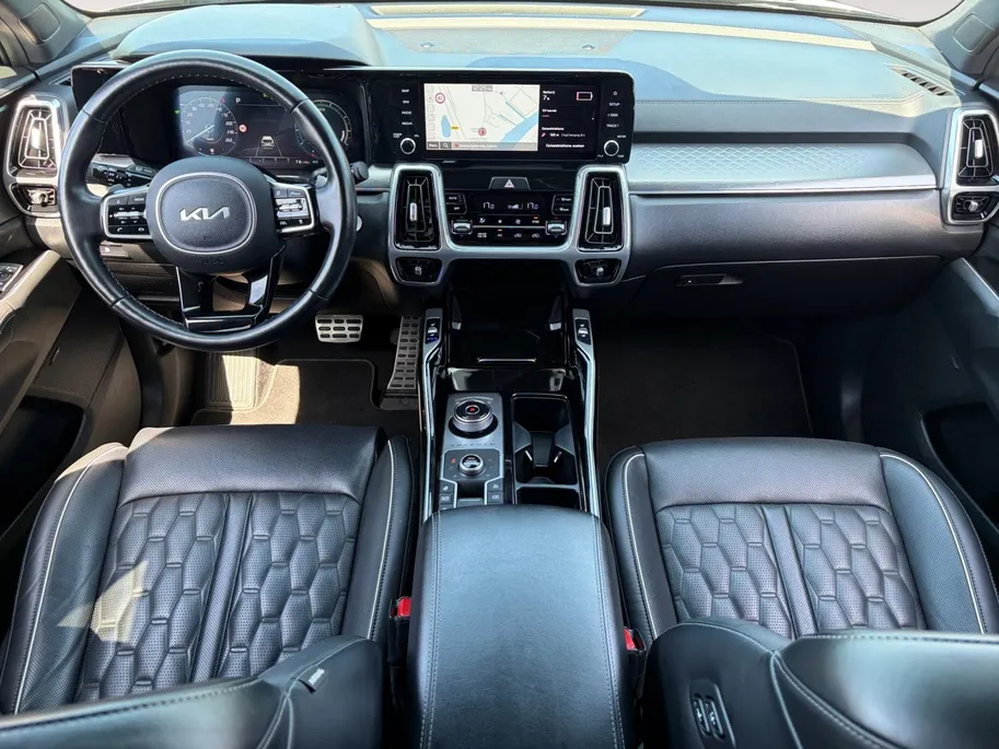 Kia Sorento 1.6 T-GDI Plug-in Hybrid 4WD ExecutiveLine *Navi+360Camera*Climate Control*Schuif/kanteldak*Stoelverwarming/ventilatie*Elekt. Trekhaak*Elekt. Achterklep*Vol opties! Zeer nette auto!