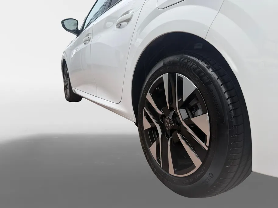 Peugeot 208 1.2 Hybrid 110 e-DCS6 Allure | Automaat | Parkeersensoren | Apple Carplay & Android Auto | Cruise Control | Bluetooth | 12 Maanden BOVAG Garantie