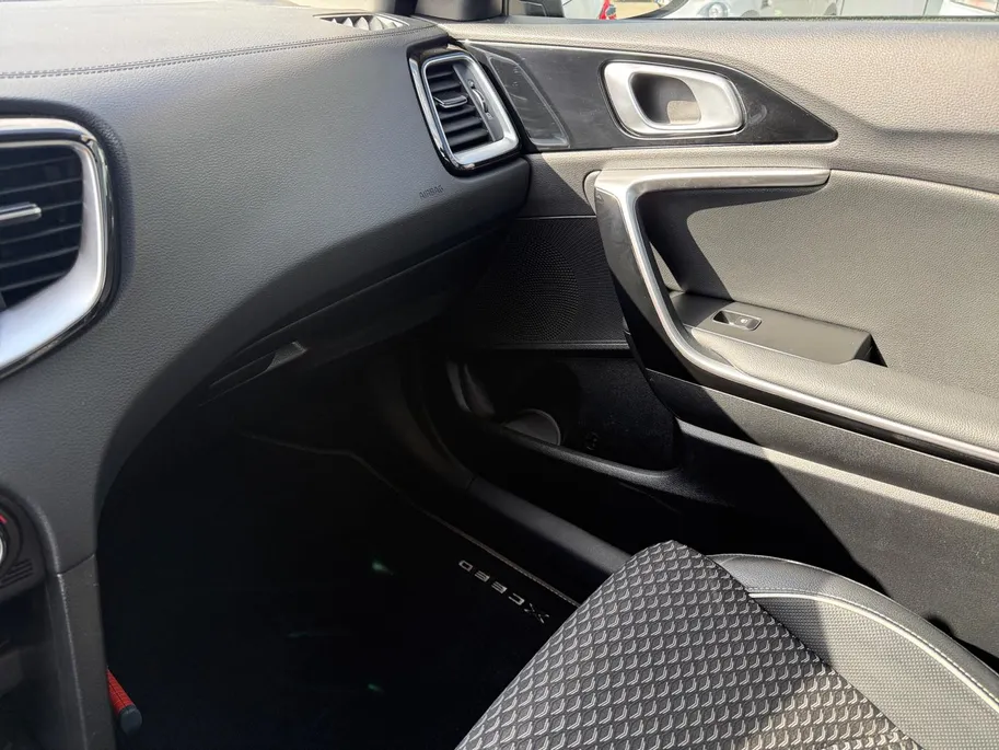 Kia XCeed 1.5 T-GDI MHEV DynamicPlusLine 160 PK | STOEL & STUURVERWARMING | 18 INCH LICHTMETAAL | CLIMATE CONTROL | RESTERENDE FABRIEKSGARANTIE TM 2032