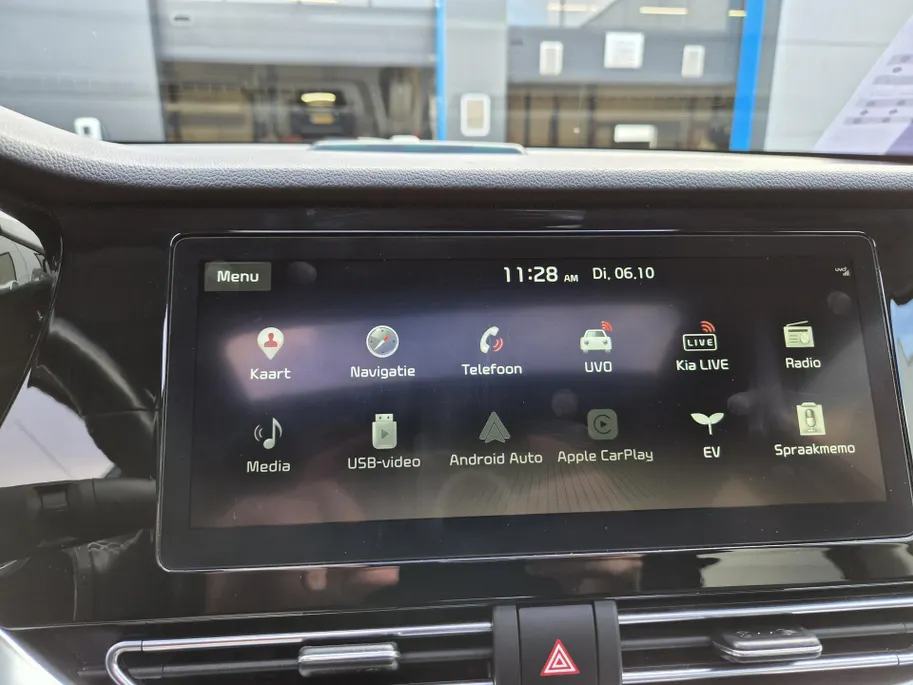 Kia e-Niro DynamicPlusLine 64 kWh | Accu 99,5 % | 3 Fase laden | 1e Eigenaar | Dealer onderhouden | Stoelverwarming | Schuif-/kanteldak | Fabrieksgarantie t/m 24-08-2029 + 3x 1 jaar |  NAP |