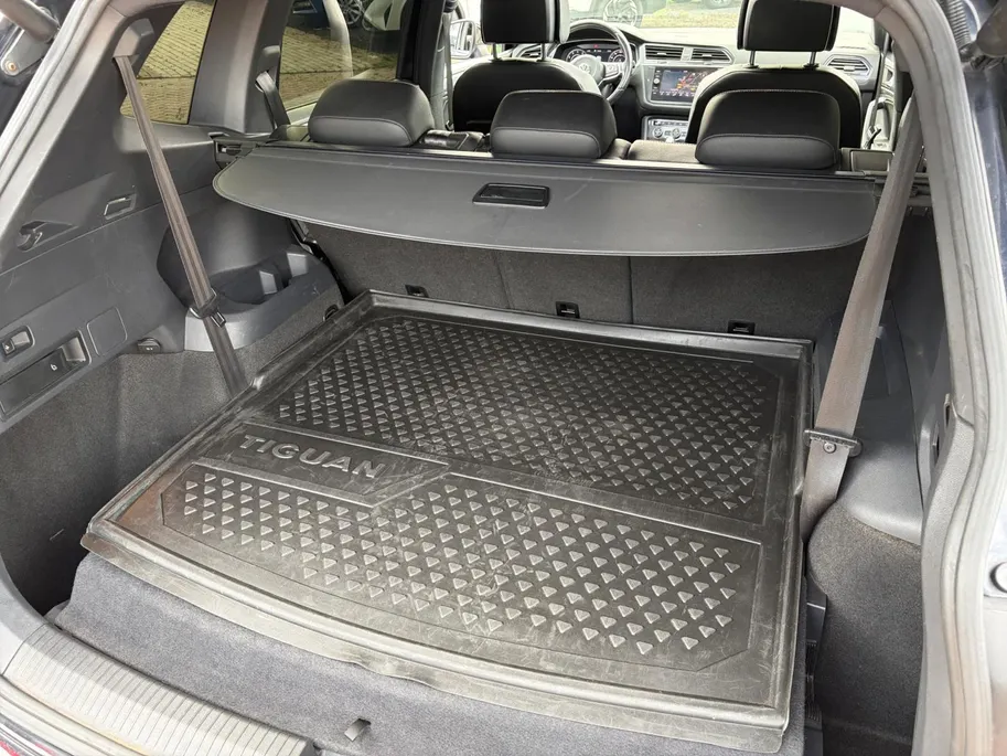 Volkswagen Tiguan Allspace 1.4 TSI Highline 7p. *Automaat*Navi*Schuif/kanteldak*Climate Control*Trekhaak*Stoelverwarming*Lederen bekleding*Parkeerhulp*Elekt. Achterklep*Vol opties!