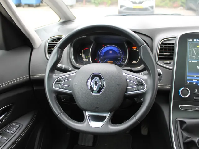 Renault Scénic 1.3 TCe Intens 140 PK | Trekhaak | Panoramisch dak | ECC | Camera achter | 1850 KG geremd |
