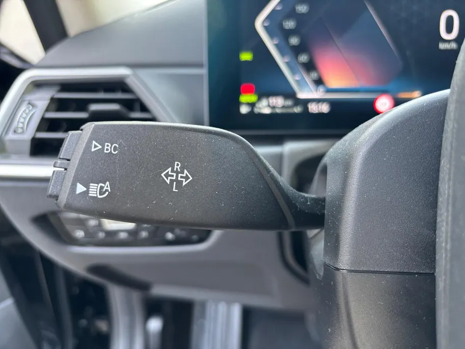 BMW 3 Serie Touring 320e | Leder |  Dealer onderhouden | Blackpack | Virtual cockpit | Camera |
