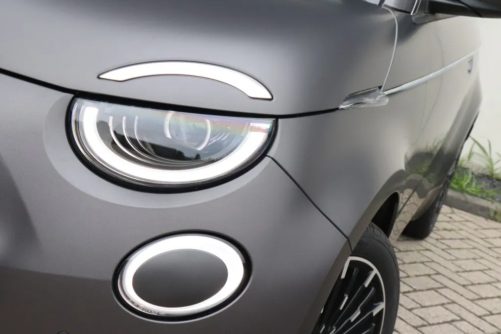 Fiat 500e C La Prima 42 kWh | 'Matt Grijs' | Technology | Winter | Camera | 17'