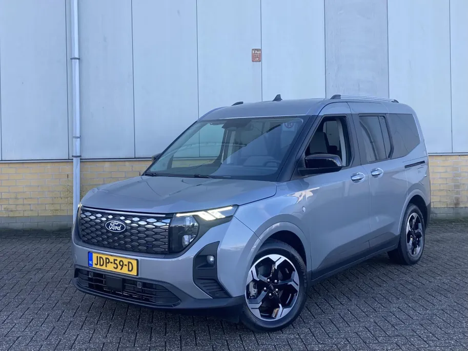 Ford Tourneo Courier Titanium 100% Elektrisch 43kWh 136 pk Apple Carplay/Android Auto - Winterpack - trekhaak