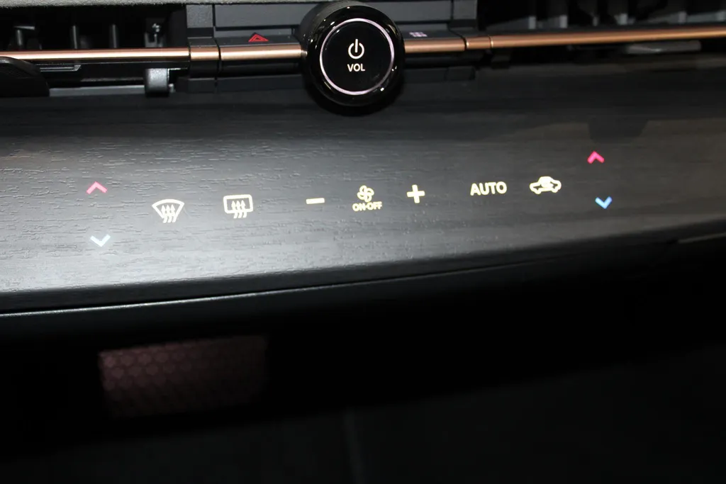 Nissan ARIYA Evolve 66 kWh | 20 inch wielen | Ceramic coating |22 kW ingebouwde lader | Electrische stoel en stuur verstelling | Navigatie | Stoel geheugen | shuif/kanteldak | Stoel verwarming en verkoeling | Zeer mooie auto |