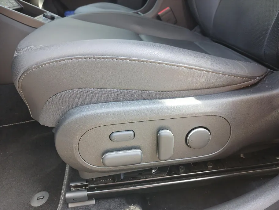 Hyundai Kona 1.6 GDI HEV 141pk DCT Premium + Trekhaak! / Org. Nederlands / Navigatie + Camera / Climate en Cruisecontrol /
