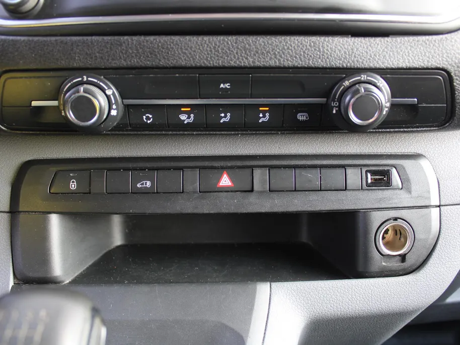 Peugeot Expert 1.5 BlueHDI 100 Standard Premium | Camera | Betonplex | Cruise | Navi | Carplay | Dodehoek detectie | Parkeersensor v+a | Airco |