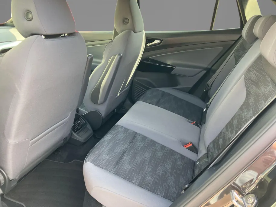 Volkswagen ID.4 Pure 52 kWh 170PK · Panoramadak · Apple/Android Car Play · Navigatie · Stoelverwarming · Camera ·