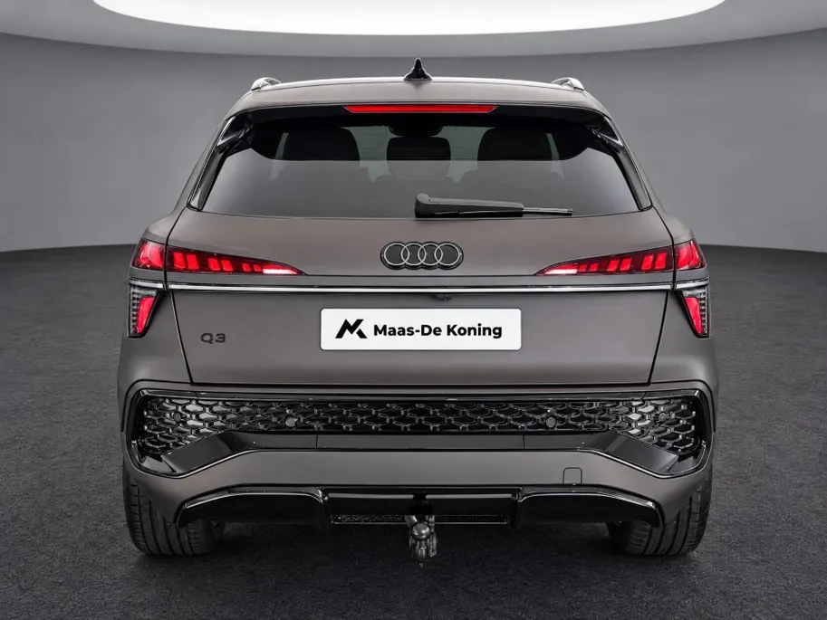 Audi Q3 e-hybrid S edition 272 PK · Tech pro · Trekhaak elek. wegklapbaar · Glazen panoramadak