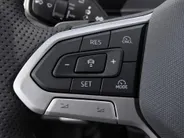 Volkswagen Tiguan 1.5eHybrid 200kW/272PK R-Line · Panoramadak · Trekhaak · 360°Camera + Parkeersensoren · Garantie t/m 20-07-2030 of 100000km.