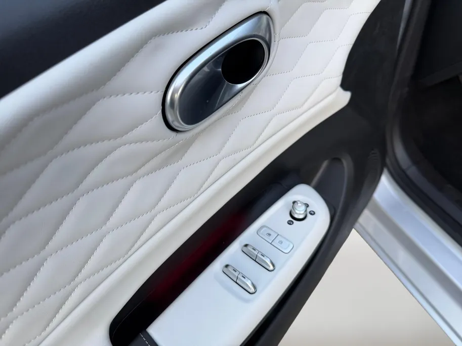 Dongfeng Box Premium Edition 42 kWh | Demo | BlackSilver | Zeer Compleet | 310KM Range | 360 graden camera | Stoelverwarming,koeling en memory |