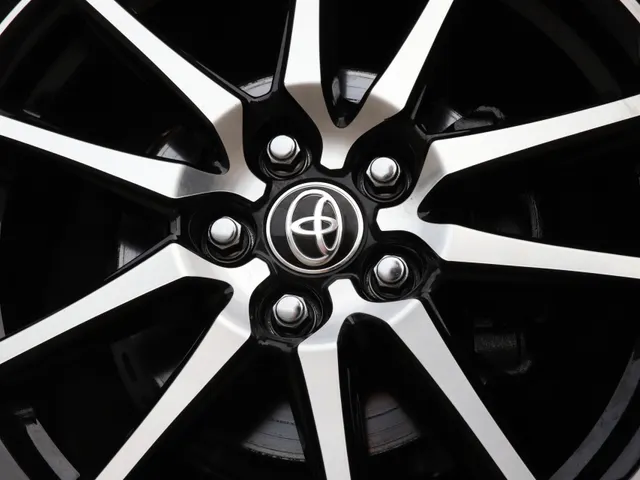 Toyota Yaris Cross 1.5 Hybrid 130 GR SPORT | HEAD-UP | JBL-AUDIO | 18'' LM-VELGEN |PARK-SENSOREN | BLIND SPOT