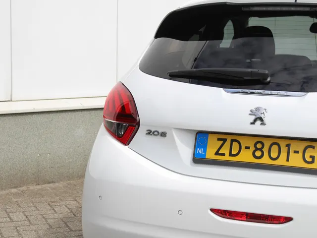 Peugeot 208 1.2 PureTech Signature | Airco | Navi | Park sens | Lm-Velgen