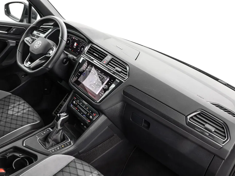 Volkswagen Tiguan 1.4 TSI 245pk DSG eHybrid R-Line Business · Apple/Android Car Play · Wegklapbare Trekhaak · Alarm · Dodehoek Detectie · Stoel-& Stuurverwarming · 19'' Inch ·