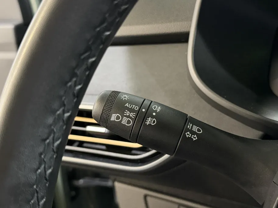 Dacia Jogger 140PK Hybrid Extreme 7p. Automaat | 7 Zitplaatsen | Camera | Parkeersensoren | Apple CarPlay/Android Auto | Digital Cockpit | Cruise Control | Lichtmetalen Velgen | Licht & Regen Sensor | Full LED |