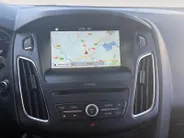 Ford Focus Wagon 1.0 Titanium |Lederen/stof bekleding| Trekhaak| bi-xenon koplampen| keyless entry| 12 maanden Bovag garantie|