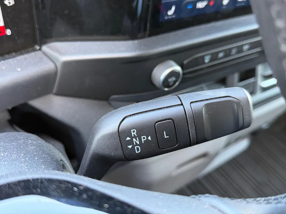 Ford Transit Custom 320 2.5 PHEV L2H1 Limited | NL auto | Automaat | Elektr. Trekhaak | Adapt. Cruise control | BLIS | Winter pack | Navigatie | Apple carplay & Android auto | Parkeersensoren voor en achter | Achteruitrijcamera | Bovag garantie |