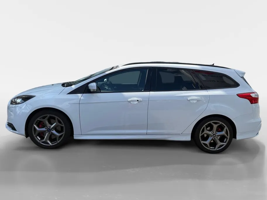 Ford Focus Wagon 2.0 EcoBoost ST-3 | Recaro-Stoelen | Parkeer Camera | Leder | Cruise Control | Climate Control | Parkeer Sensoren |