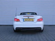BMW 1 Serie Cabrio 118i Executive | M-Pakket | Stoelverwarming | 17' LM | Windscherm | Parkeersensor v+a | Trekhaak | Navi | Leer | Xenon | Clima |