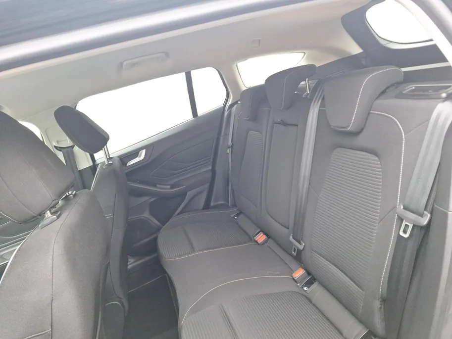 Ford Focus Wagon 1.0 EcoBoost Hybrid Titanium 155PK Automaat | NL-Auto | Adaptieve Cruise Control | Winter Pack | BLIS | Privacy Glass | Camera | Apple Carplay&Android Auto | 17' Lichtmetaal |