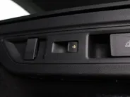 Volkswagen Passat Variant 1.5 eTSI 272pk DSG R-Line Edition · Panoramadak · Camera · Inklap. Trekhaak · Harman Kardon Sound · Head-Up Display · Massagefunctie · Garantie t/m 13-03-2030 of 100.000km