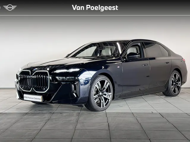 BMW i7