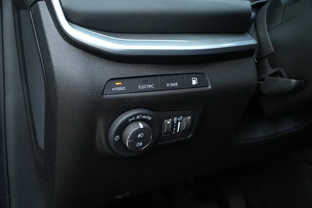 Jeep Compass 4xe 240 PK Hybrid S | Leder | Pano | Safety | Winter | 19'